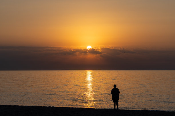 海平面日出景观图片