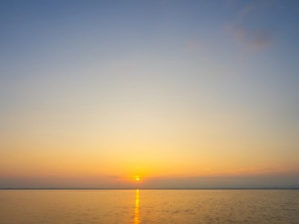 海平面日出景观图片