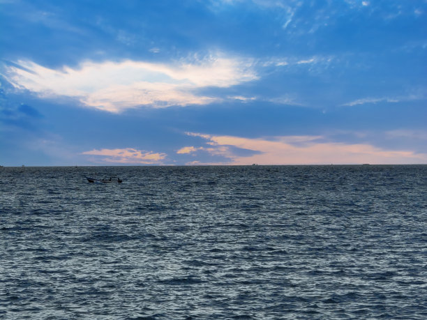 海平面日出景观图片