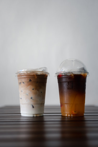 玻璃杯分层咖啡拿铁