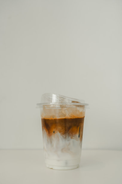 玻璃杯分层咖啡拿铁