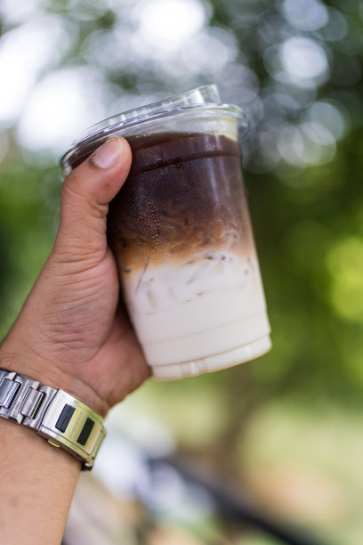 玻璃杯分层咖啡拿铁