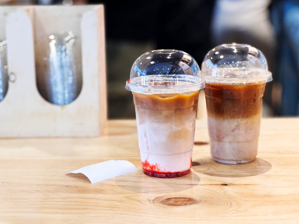 玻璃杯分层咖啡拿铁