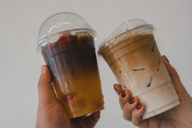 玻璃杯分层咖啡拿铁