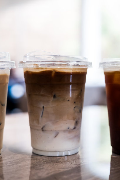 玻璃杯分层咖啡拿铁