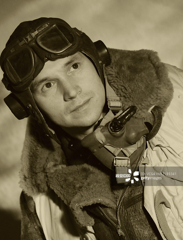 二战时戴护目镜的英国皇家空军飞行员