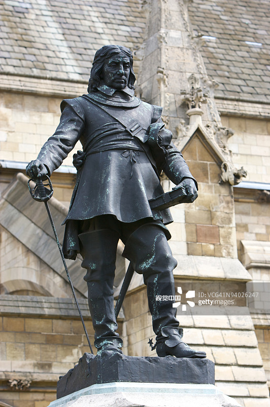 伦敦国会大厦外的奥利弗克伦威尔雕像