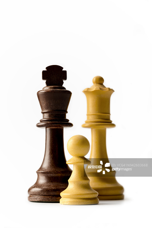 国际象棋:国王,王后和卒孤立在白色背景下