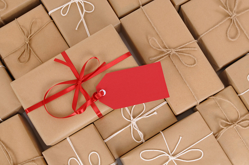 礼物,牛皮纸,盒子,艾滋病警示丝带,海上运输,货运,有包装的,包装纸,礼物标签,标签