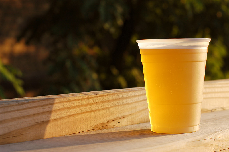 啤酒,杯,露天平台,栏杆,冷,一次性杯子,饮料,紧迫,寒冷,含酒精饮料