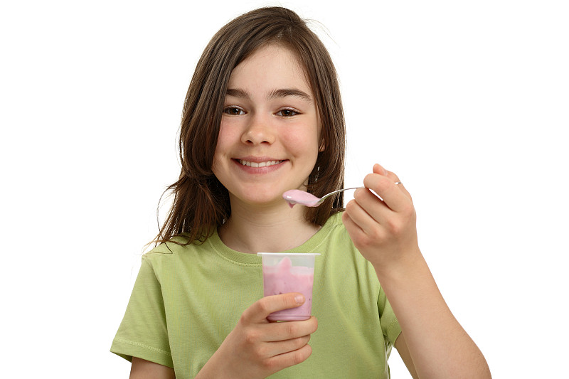 酸奶,女孩,青少年,青春期,半身像,早餐,水平画幅,嬉戏的,白色背景,吃