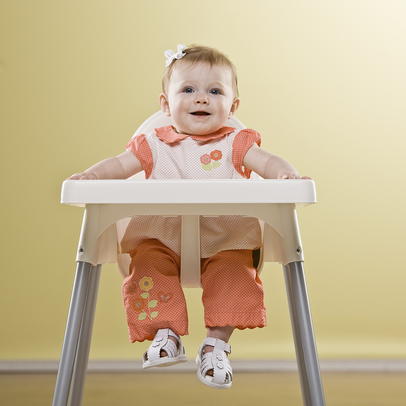 高脚椅,女婴,可爱的,肖像,一个人,全身像,影棚拍摄,注视镜头,仅婴儿,婴儿