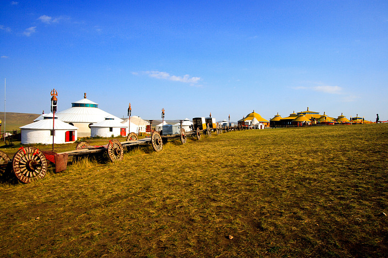 内蒙古自治区,蒙古包,草地围场,车轮,水平画幅,小木屋,无人,陆用车,草原,偏远的