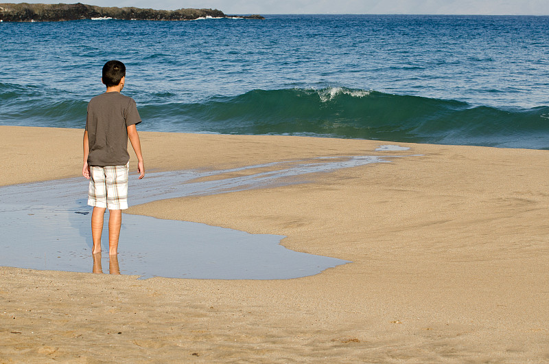 海滩,时间,水,水平画幅,沙子,户外,男性,海浪,热带气候,男孩