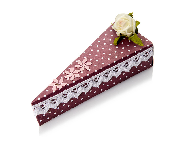 蛋糕,盒子,切片食物,水平画幅,形状,樱桃红色,无人,纪念品,生日,仅一朵花