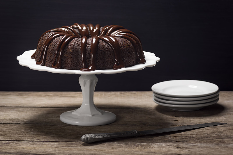 美式甜点,巧克力糖衣,巧克力,巧克力蛋糕,蛋糕台,黑巧克力,褐色,水平画幅,无人,蛋糕