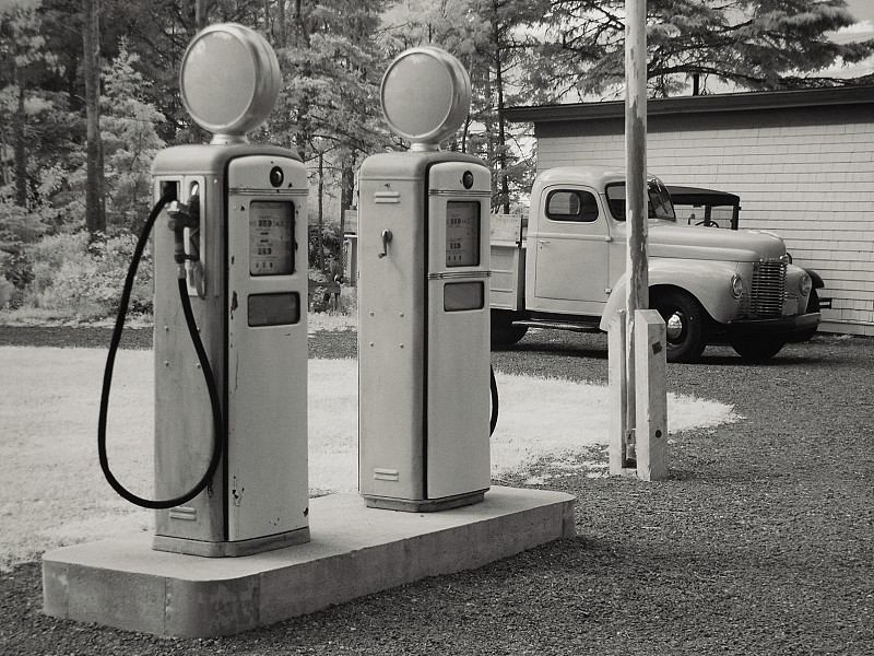 加油站,古董,加油机,1950-1959年图片,红外摄影,皮卡车,古典式,水平画幅,无人,古老的