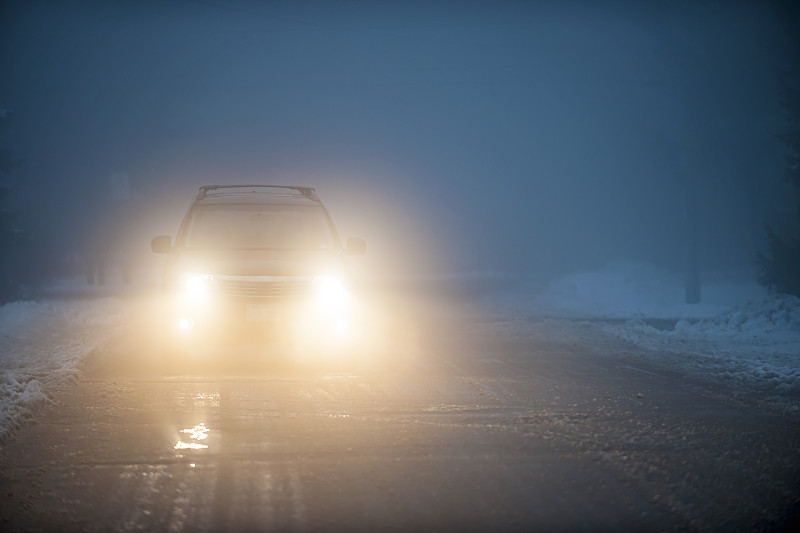 雾,汽车,前灯,多功能车,雪水,水平画幅,夜晚,雪,路,湿