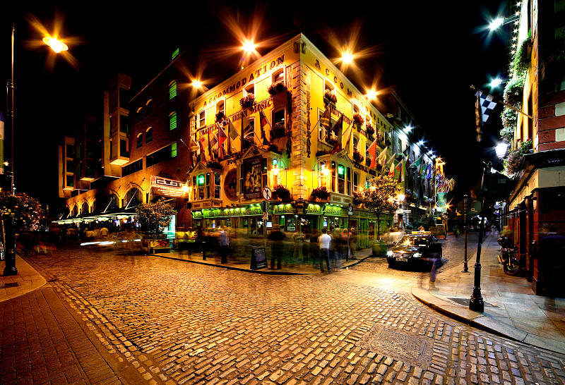夜晚,坦普尔吧,爱尔兰共和国,街道,都柏林,水,在之后,爱尔兰都柏林,含酒精饮料,摇动