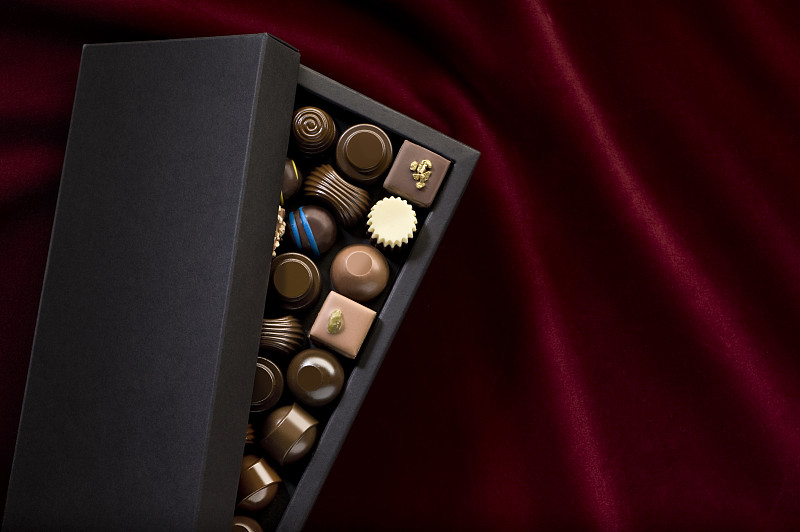 彩色图片,巧克力糖,雪花巧克力,巧克力,盒子,牛奶巧克力,黑巧克力,概念和主题,留白,水平画幅