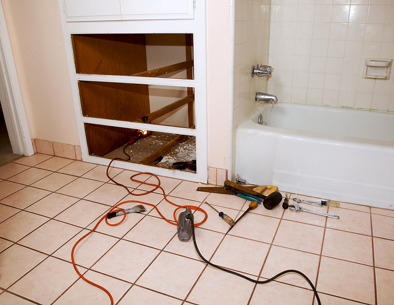 浴室,凿子,活动扳手,电力电缆,槌棒,电缆,水,电动工具,锤子,水平画幅