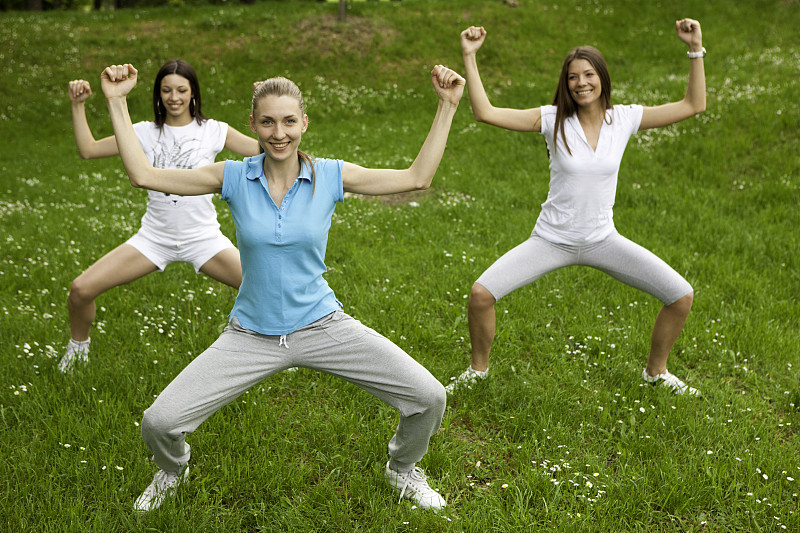 运动,有氧运动教师,两腿分开,健身课程,留白,少量人群,四肢,休闲活动,健康,草