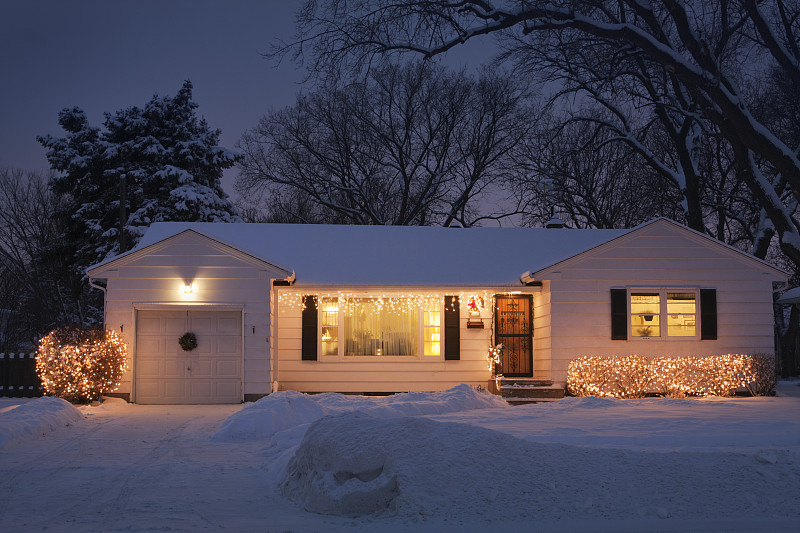 圣诞小彩灯,房屋,建筑外部,居住区,美国小镇,雪,夜晚,留白,水平画幅