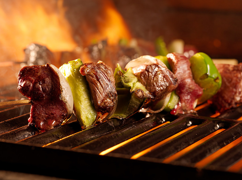 特写,牛肉,炊具,格子烤肉,嫩里脊排,水平画幅,夜晚,椒类食物,烹调,主厨