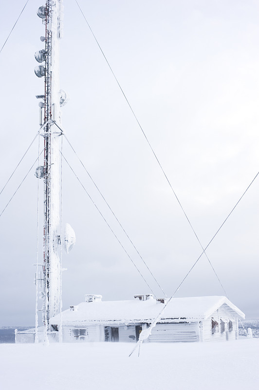 无线电通信塔,手机基站,微波塔,北方针叶林,拉普兰,粉末状雪,垂直画幅,留白,雪,无人