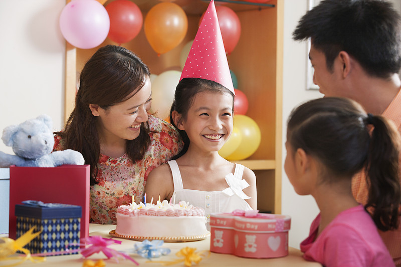 生日,家庭,女孩,亚洲人,派对帽,生日蜡烛,姐妹,一个物体,蛋糕