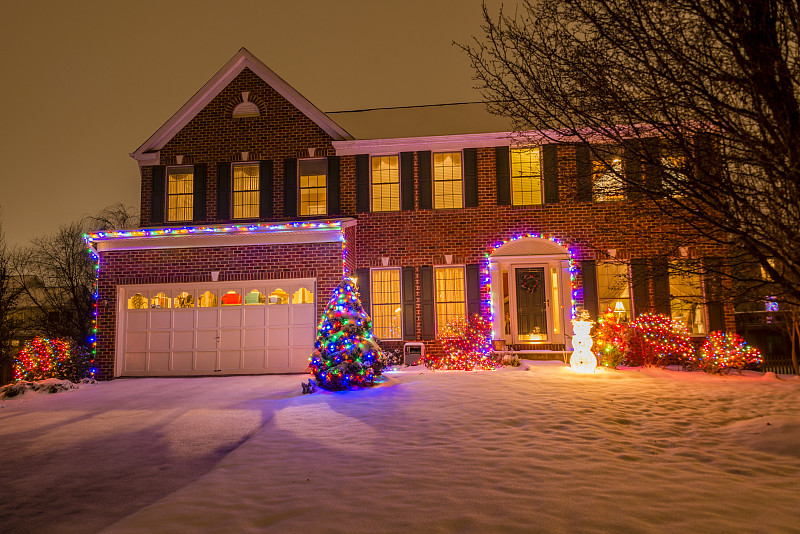 房屋,华丽的,节日,圣诞小彩灯,维吉尼亚,建筑外部,雪,正面视角,水平画幅