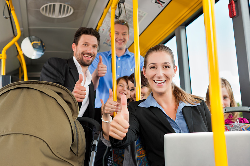 乘客,巴士,笔记本电脑,水平画幅,折叠童车,人群,司机,白人,母亲,技术