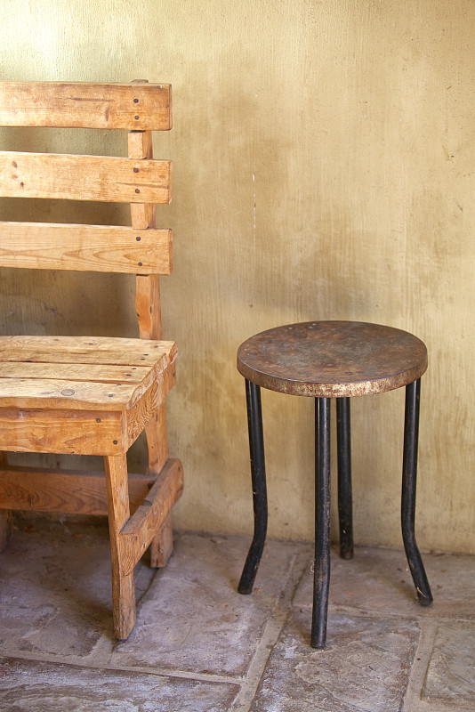 椅子,乡村风格,桌子,茶馆,垂直画幅,褐色,风化的,墙,小木屋,户外