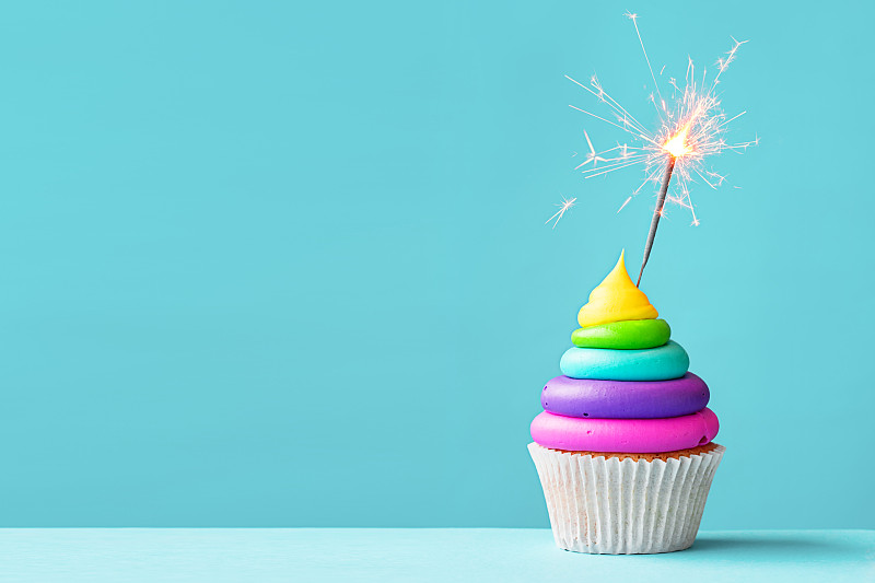 纸杯蛋糕,闪烁发光,色彩鲜艳,生日蛋糕,彩虹,蛋糕,生日,生日蜡烛,奶油淇淋,留白