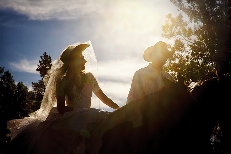 牛仔,婚礼,西黄石公园,牛仔帽,女牛仔,美国西部,怀俄明,新婚夫妇,新婚,夏天