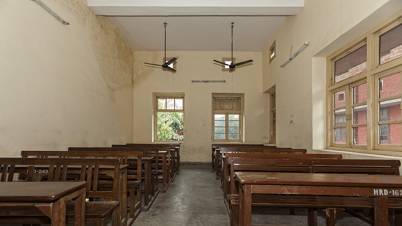 空的,教室,平衡折角灯,大学,印度次大陆人,霉病,演讲室,窗户,长椅,水平画幅