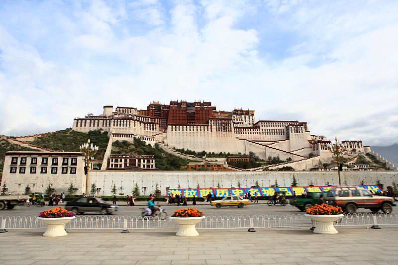 布达拉宫,藏族,旅游目的地,水平画幅,建筑,喜马拉雅山脉,建筑外部,户外,建筑结构,东亚人