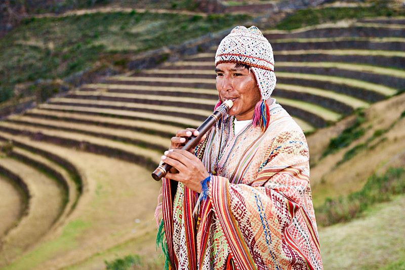 秘鲁人,长笛,男人,进行中,注视镜头,比萨,皮萨克区,艾马拉印第安人,盖丘亚印第安人,乌鲁班巴河谷