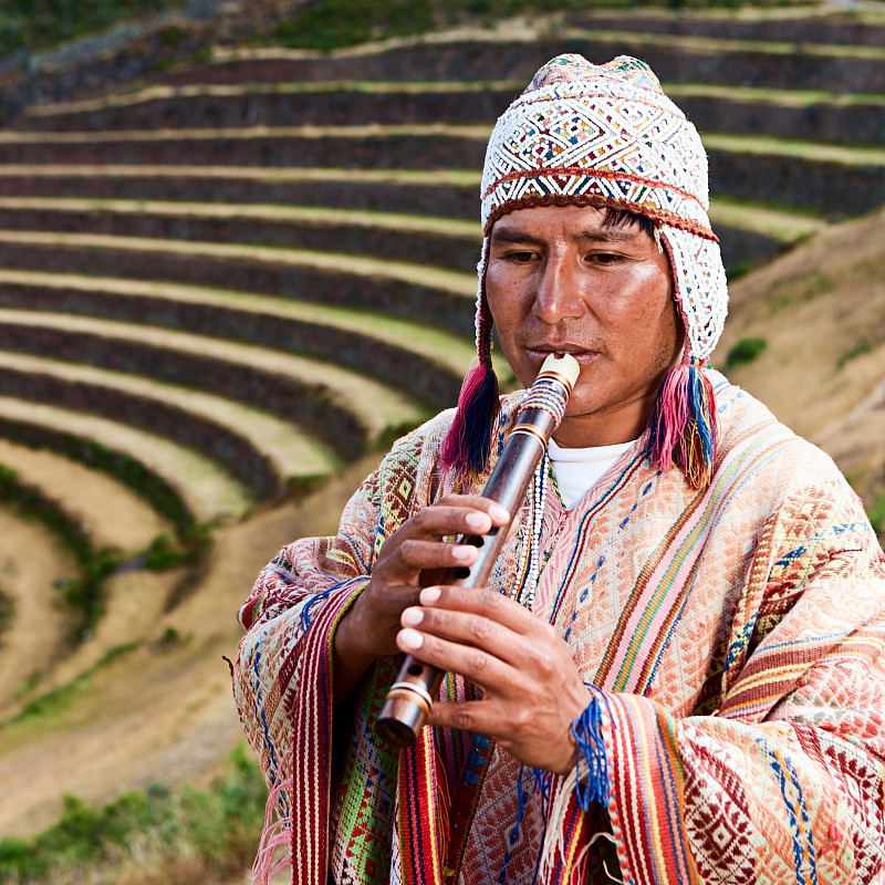 秘鲁人,长笛,男人,注视镜头,进行中,比萨,皮萨克区,艾马拉印第安人,盖丘亚印第安人,乌鲁班巴河谷