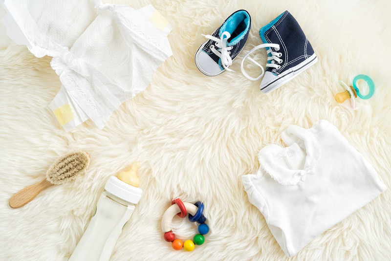 婴儿,白色,小毯子,婴儿用品,摇铃玩具,婴儿连体紧身衣,婴儿鞋,安抚奶嘴,婴儿奶瓶,庆生会