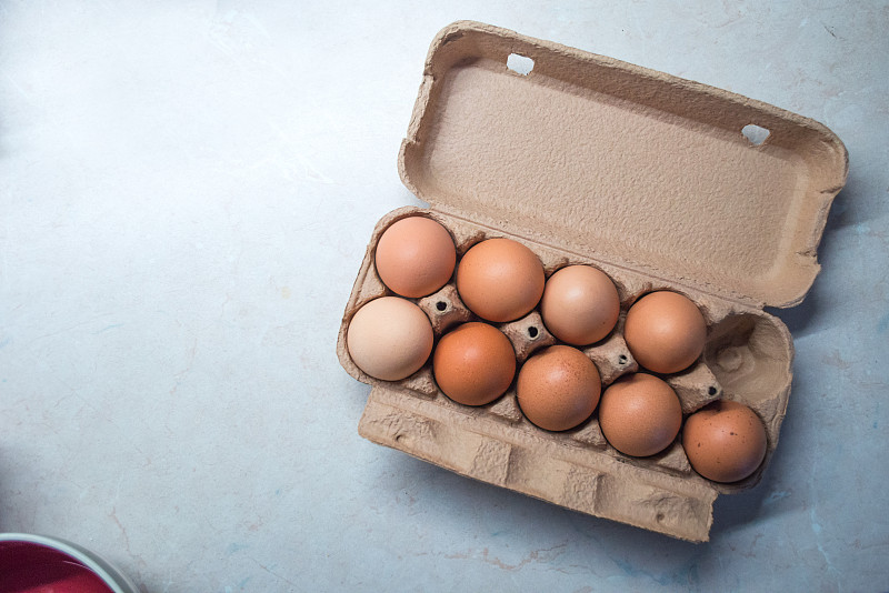 鸡蛋盒,卵,纸盒,数字9,平衡折角灯,鸡蛋,灶台,航拍视角,褐色,水平画幅