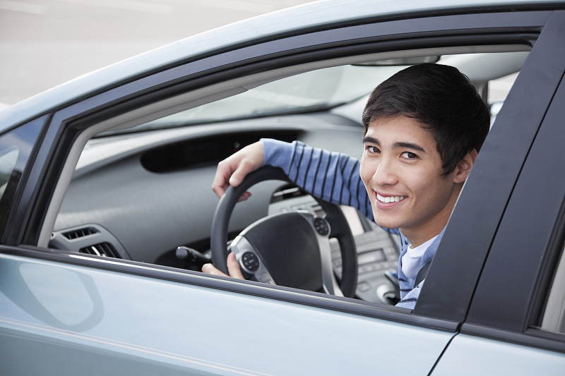 司机,青少年,从外向里看,驾驶考试,驾驶座,学开车,方向盘,汽车内部,留白,新的