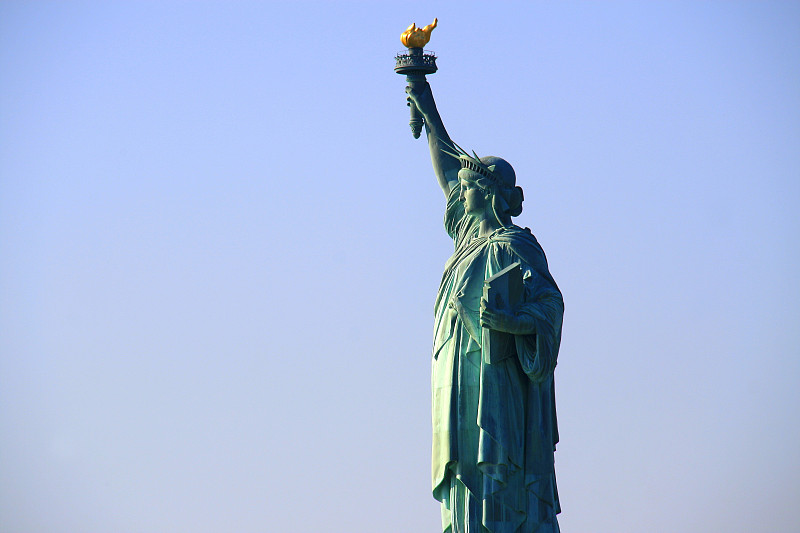 自由女神像,侧面视角,天空,纽约,蓝色,燃烧的火炬,概念和主题,留白,水平画幅,户外