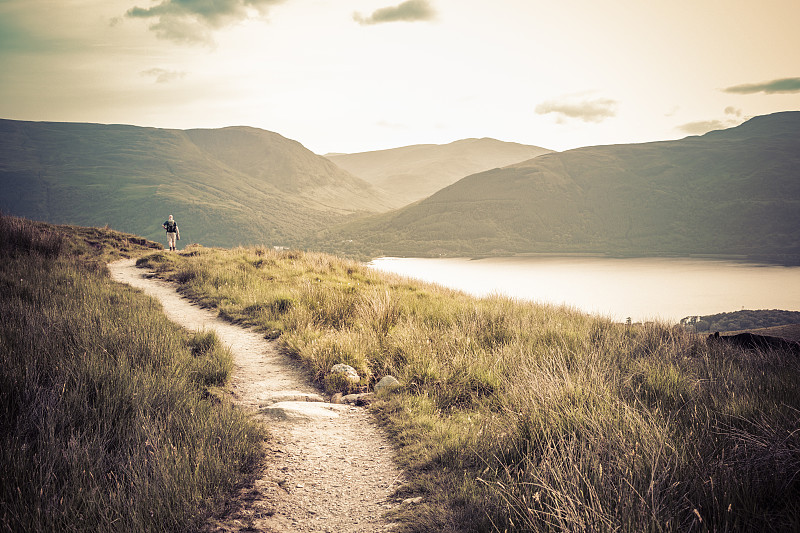 罗莽山,徒步旅行,山,一个人,洛蒙德湖,土路,苏格兰高地,苏格兰,宽的,小路