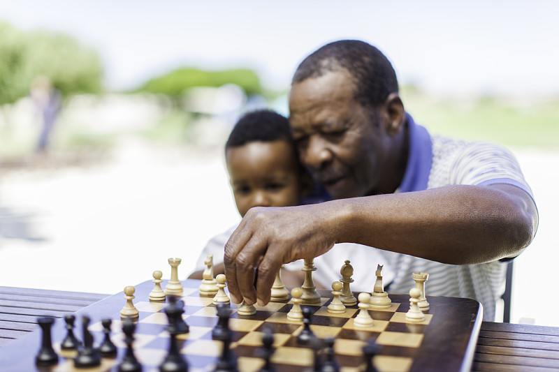 孙子,国际象棋,进行中,祖父,朗厄班,生活方式,休闲活动,男性,知识,彩色图片