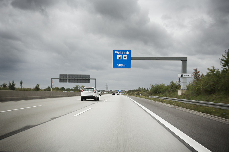 德国高速公路,交通标志,德国,休息区,美因茨,威斯巴登,交通箭头标志,天空,水平画幅,无人