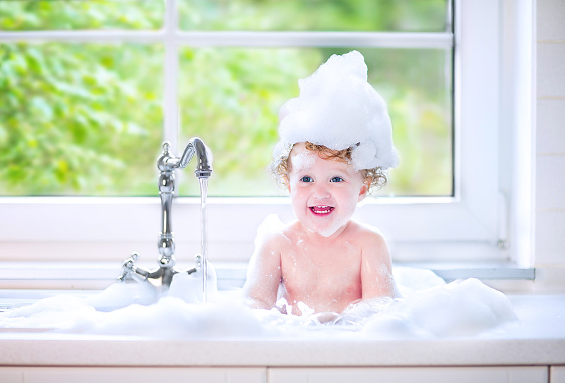 肥皂泡,水,充满的,厨房水槽,女婴,浴盆,吹泡泡,水龙头,皂液器,婴儿