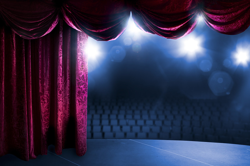 戏剧表演,窗帘,照明设备,歌剧,颁奖典礼,表演艺术活动,红毯秀,聚光灯,舞台,古典戏剧
