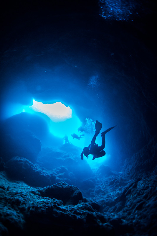 水下,洞穴,垂直画幅,水肺潜水,岩洞探索,深的,海洋,运动,2015年