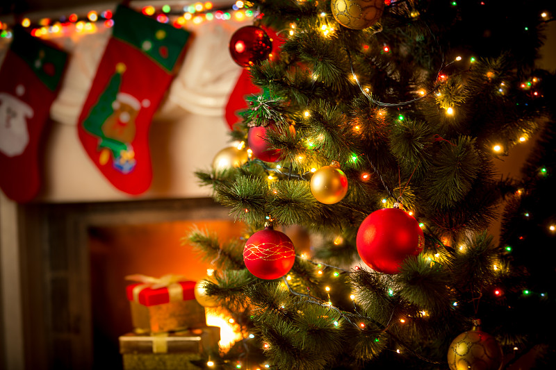 圣诞树,壁炉,小别墅,住宅房间,水平画幅,无人,装饰物,房屋,球体